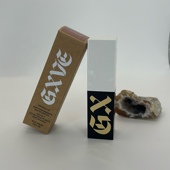 GXVE, Original Me, high-performing, Matte lipstick shade: Loveable Me. - Picture 1 of 8